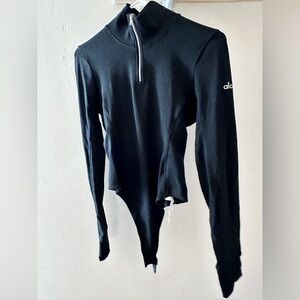 Alo Bodysuit long sleeve 
quarter zip, ribber material, snap closure
Size L